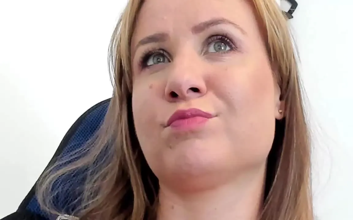 Offline HeartlessQueenn on Streamray