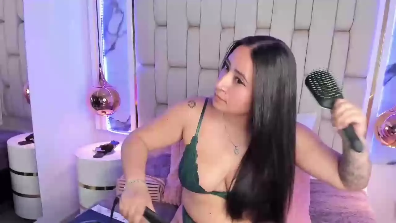 Offline IvonneMontenegro on Streamray