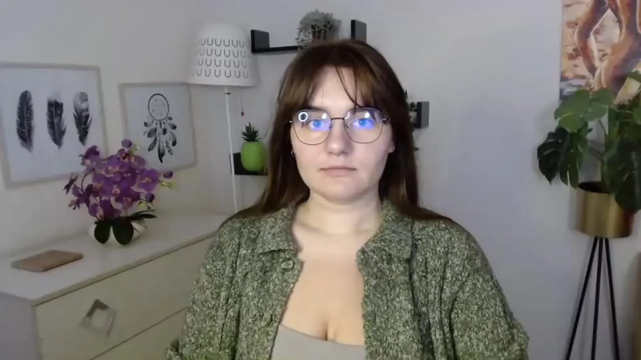 Offline JulieDream on Streamray