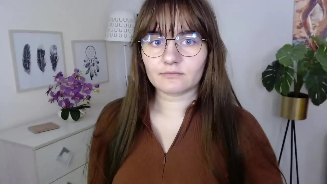 Offline JulieDream on Streamray