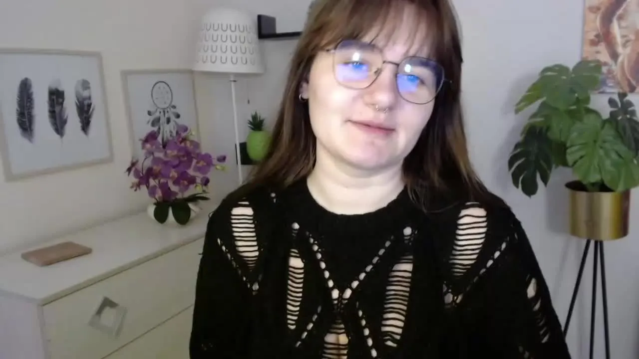 Offline JulieDream on Streamray