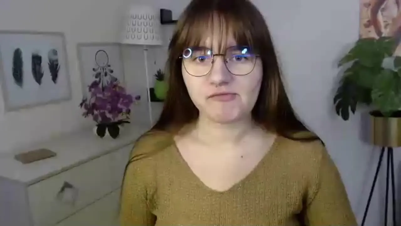 Offline JulieDream on Streamray