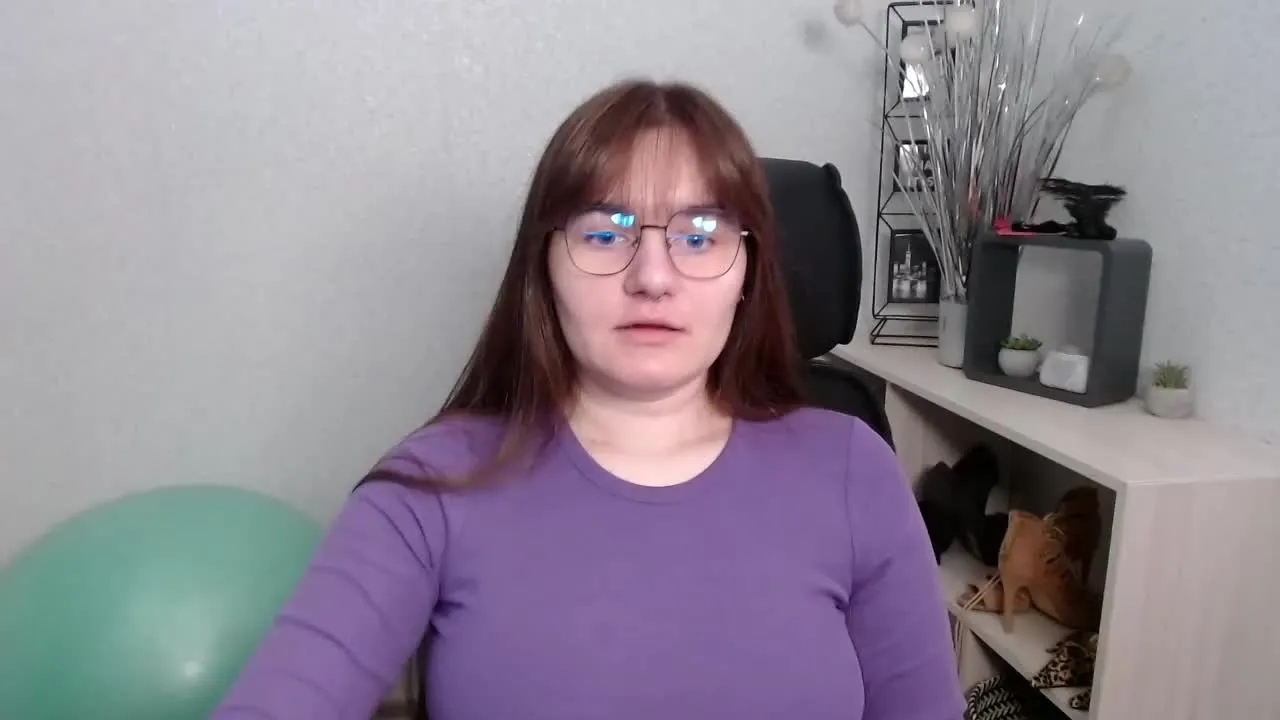 Offline JulieDream on Streamray