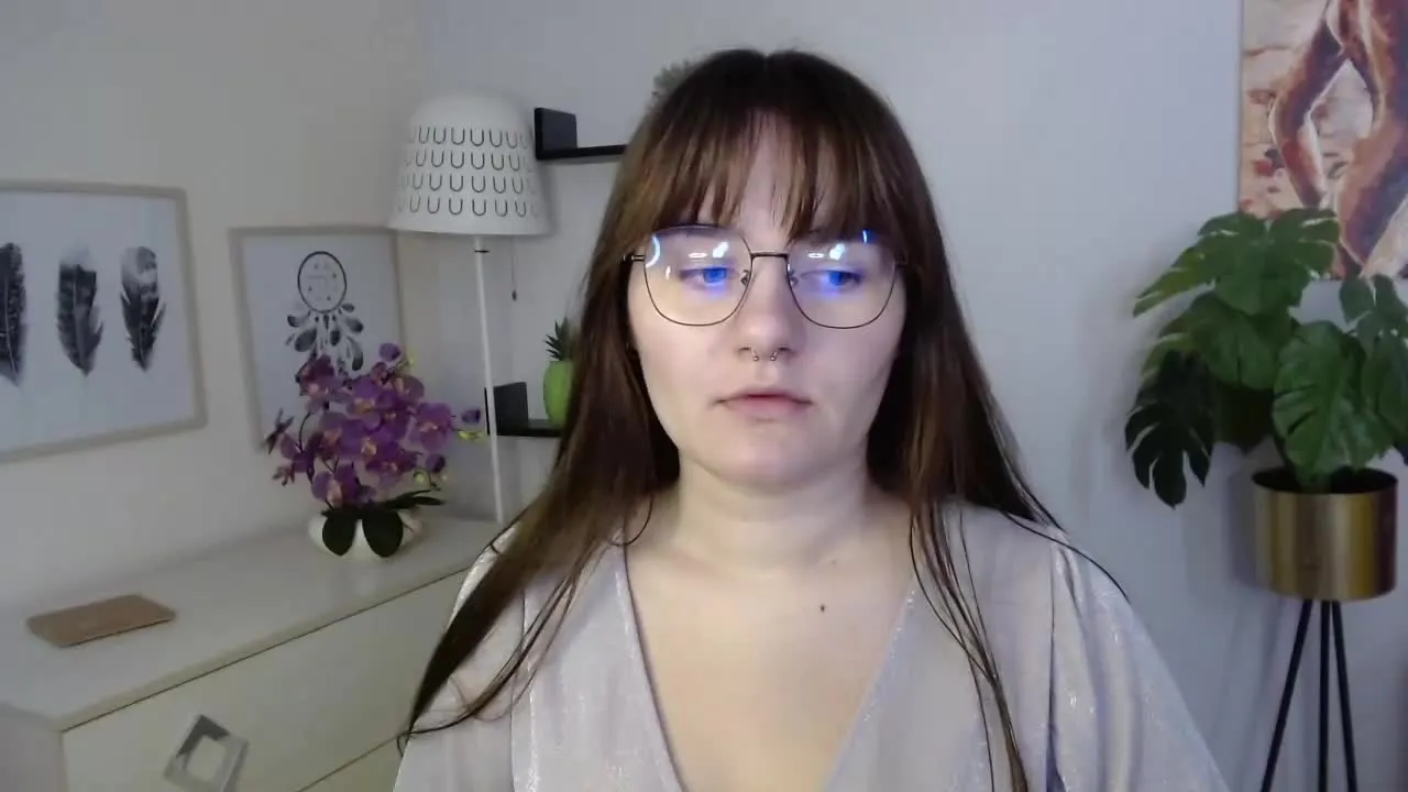 Offline JulieDream on Streamray