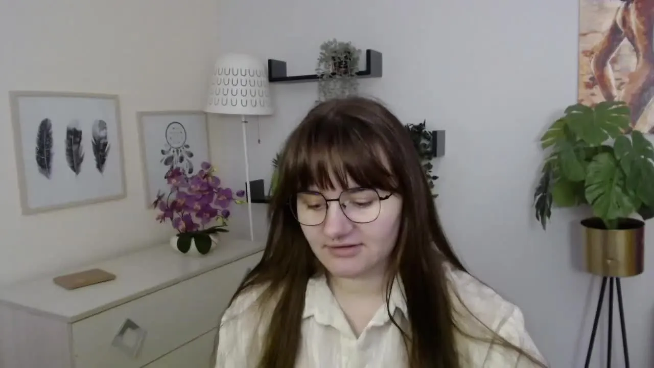 Offline JulieDream on Streamray