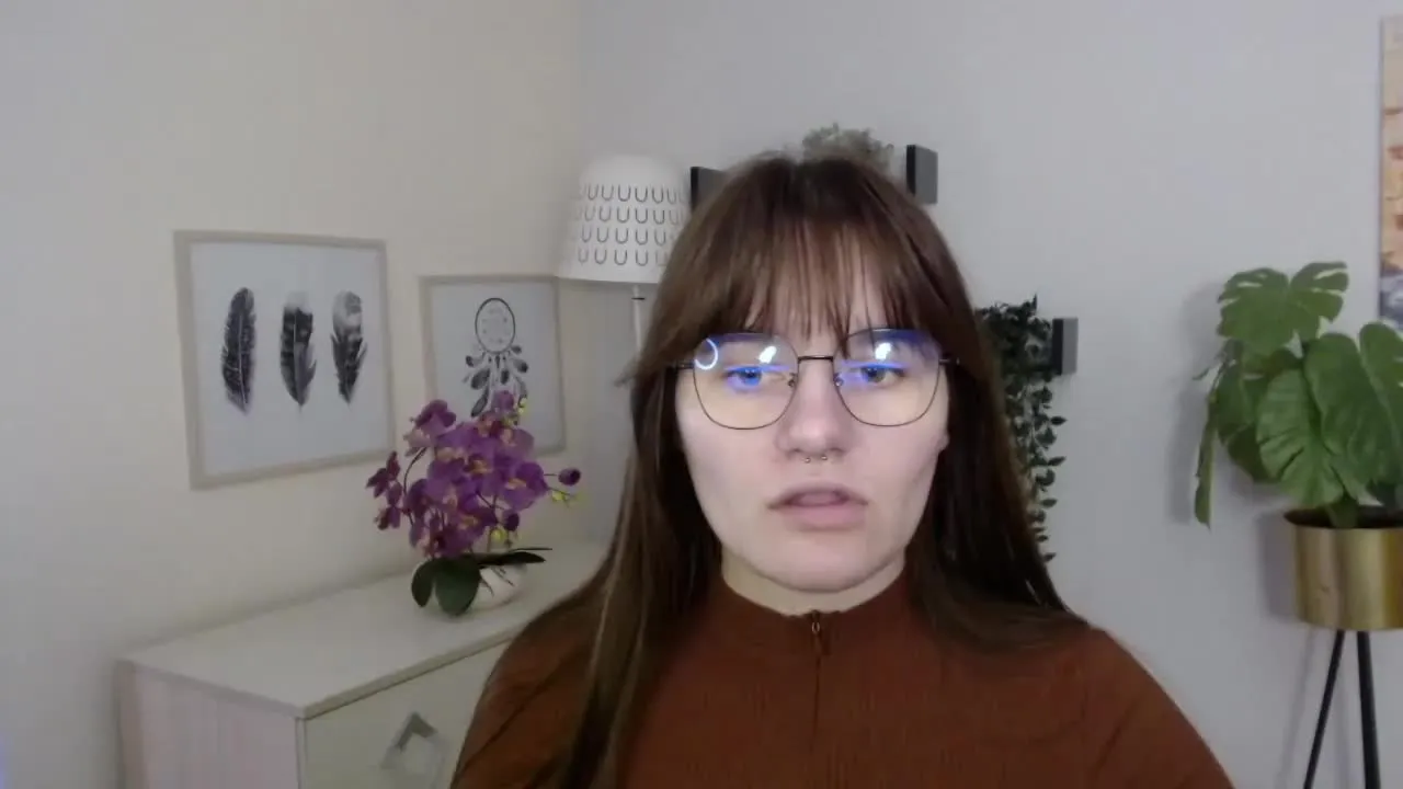 Offline JulieDream on Streamray