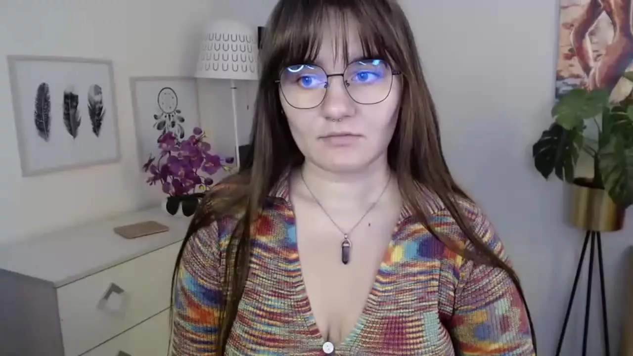 Offline JulieDream on Streamray