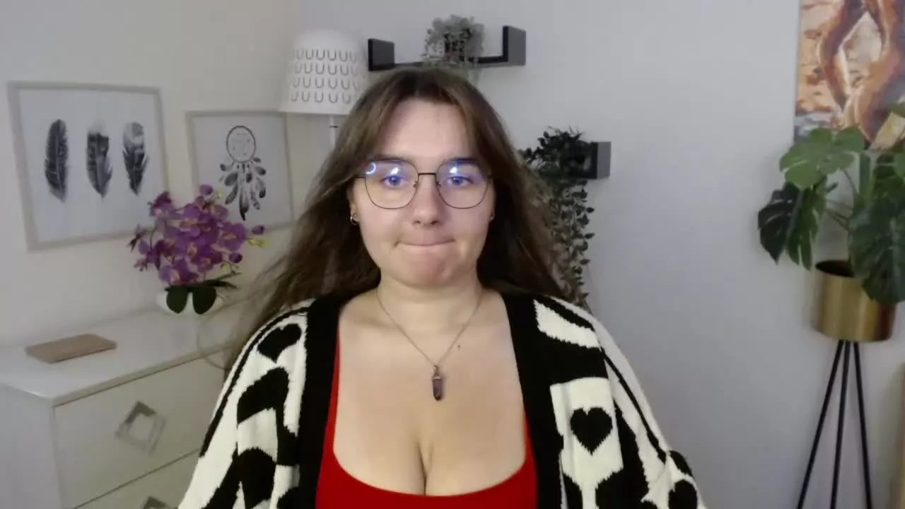 Offline JulieDream on Streamray