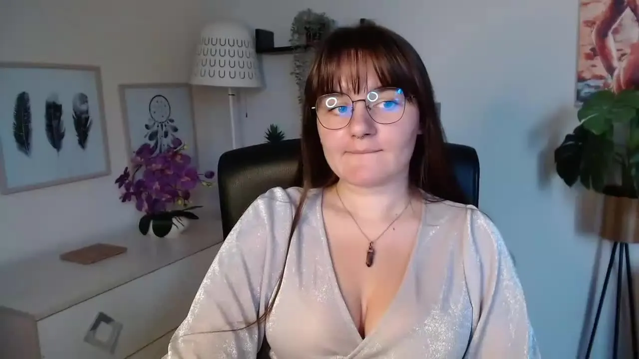 Offline JulieDream on Streamray