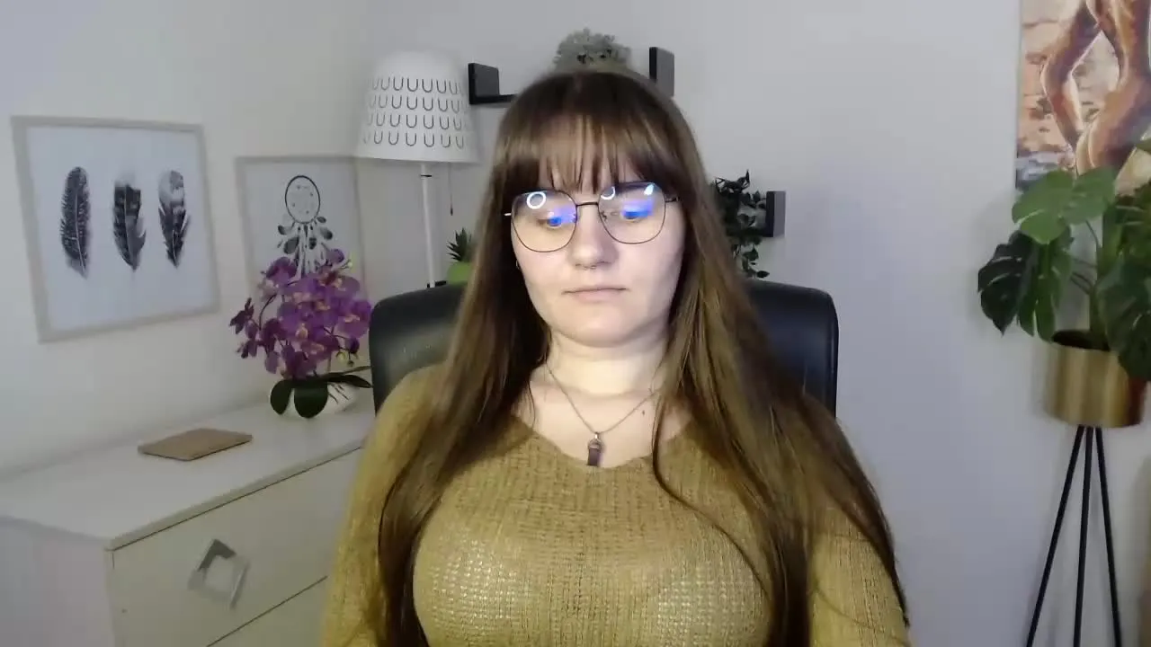 Offline JulieDream on Streamray