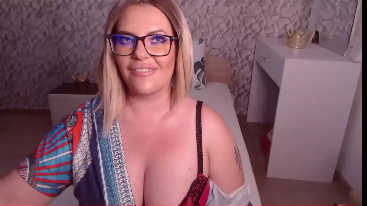 Offline KarlaDivineTS on Streamray