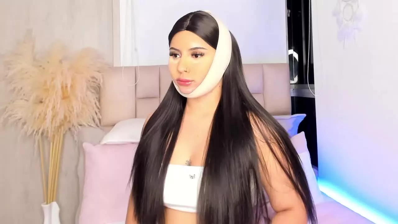 Freechat LauraHott on Streamray