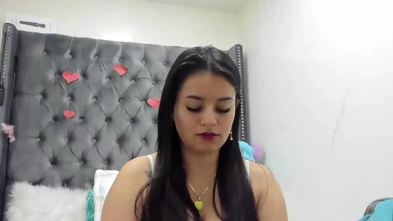 Offline LhindaCarter on Streamray