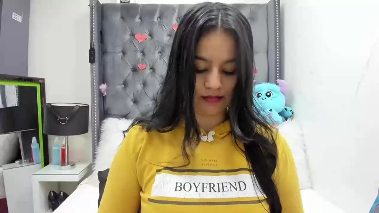 Offline LhindaCarter on Streamray