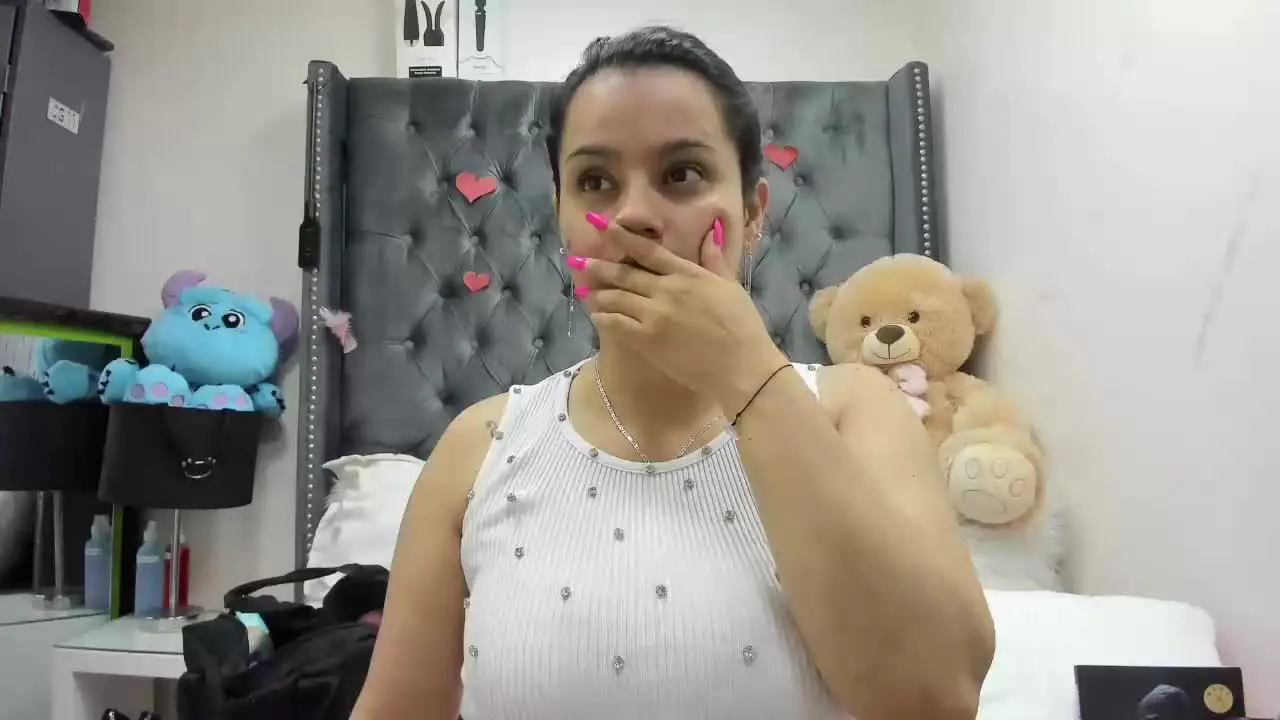 Offline LhindaCarter on Streamray