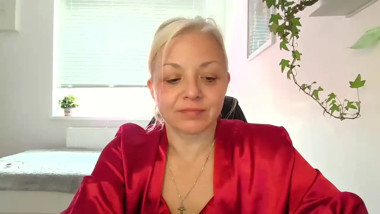 Offline LINSY_KIM on Streamray