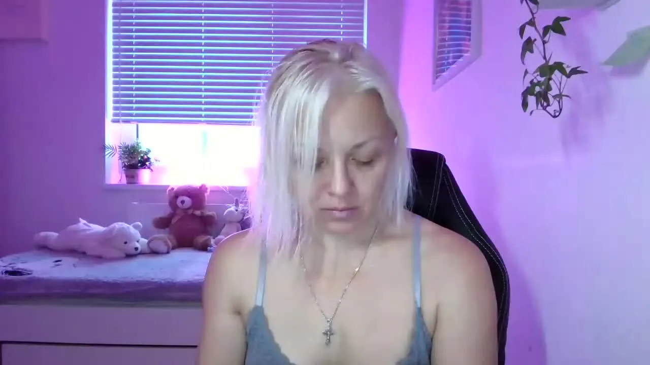 Offline LINSY_KIM on Streamray