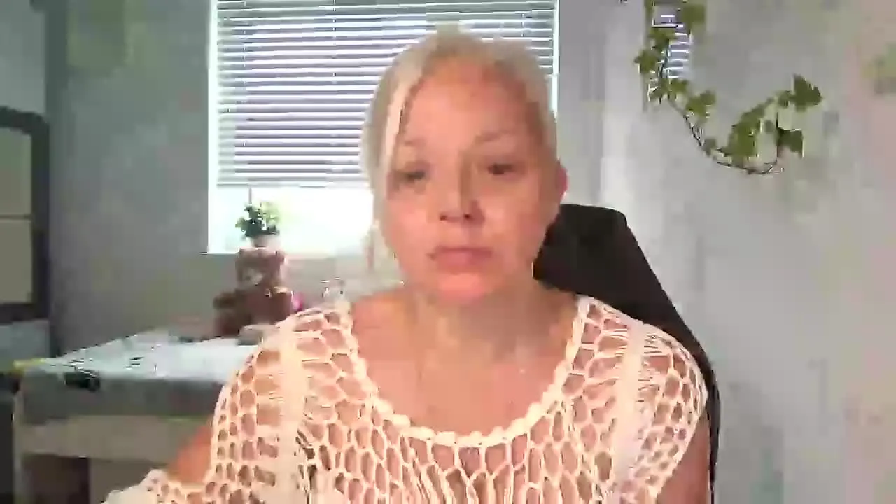 Offline LINSY_KIM on Streamray