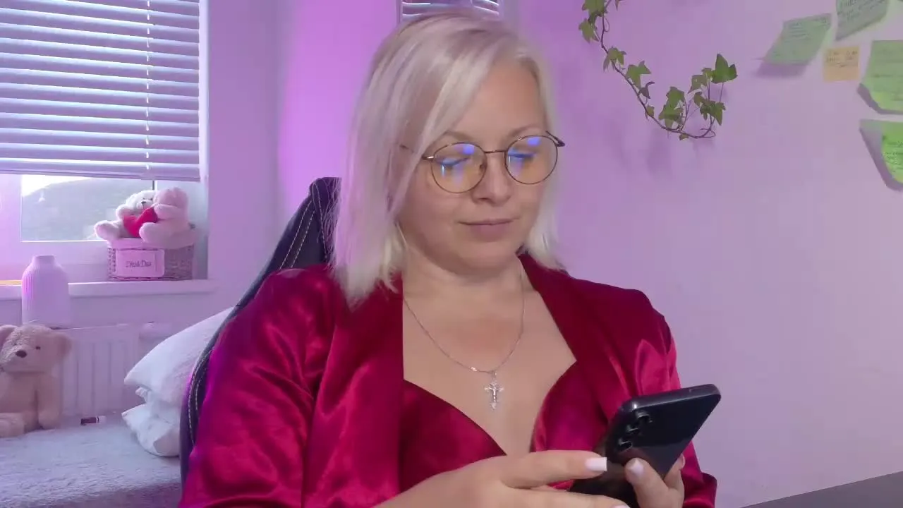 Offline LINSY_KIM on Streamray