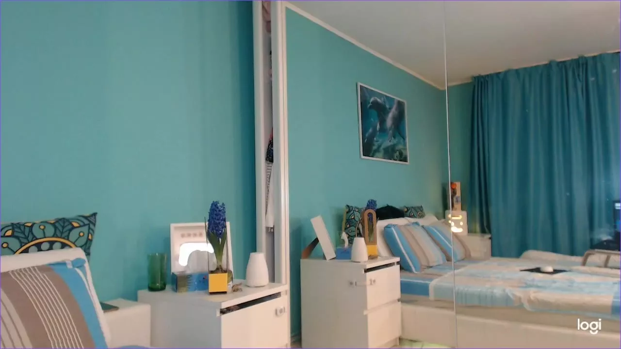 LongLegsBlondeee on Streamray