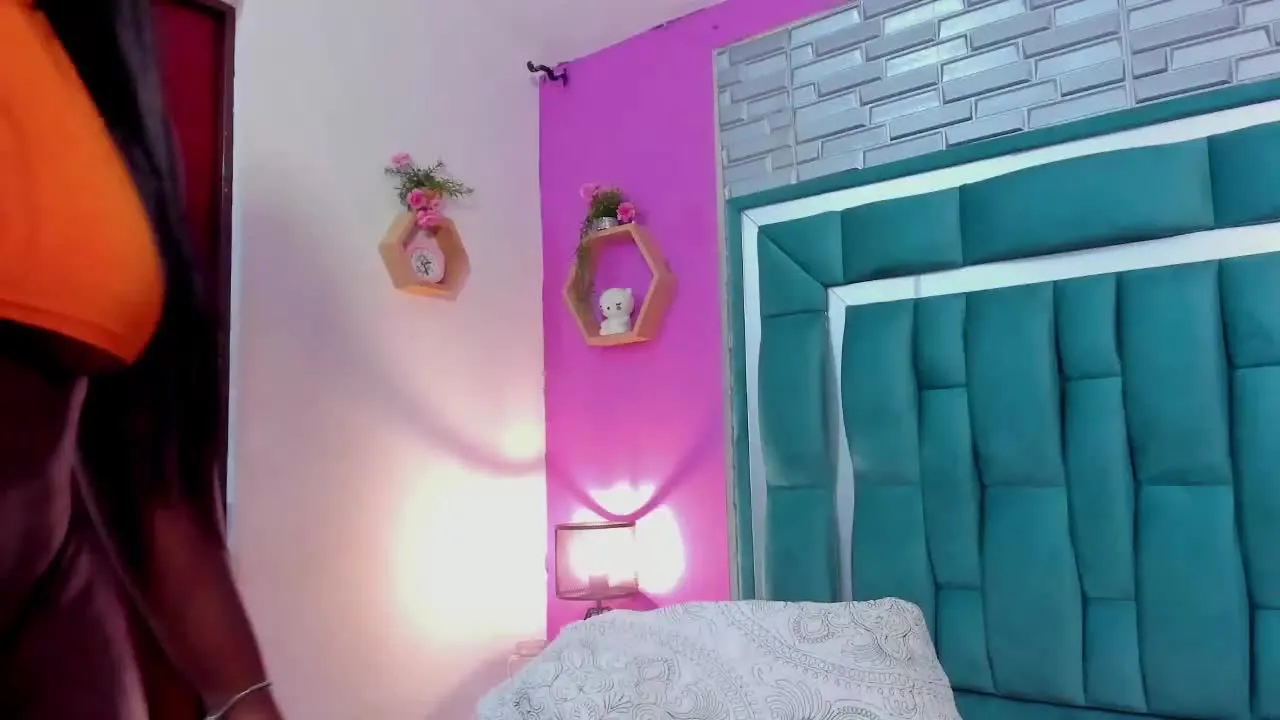 Offline LorensCollins on Streamray