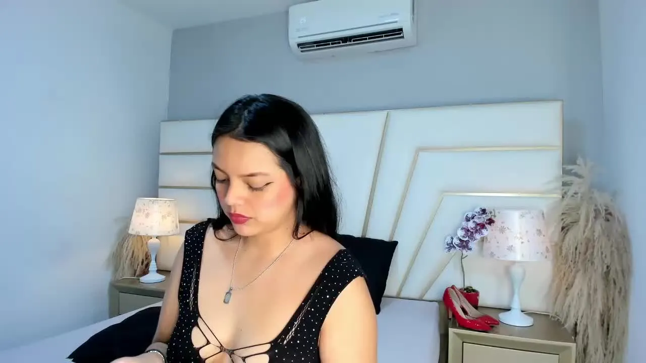 Offline LucianaCollins on Streamray