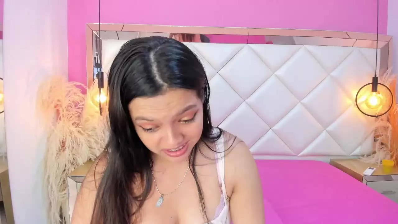 Offline LucianaCollins on Streamray