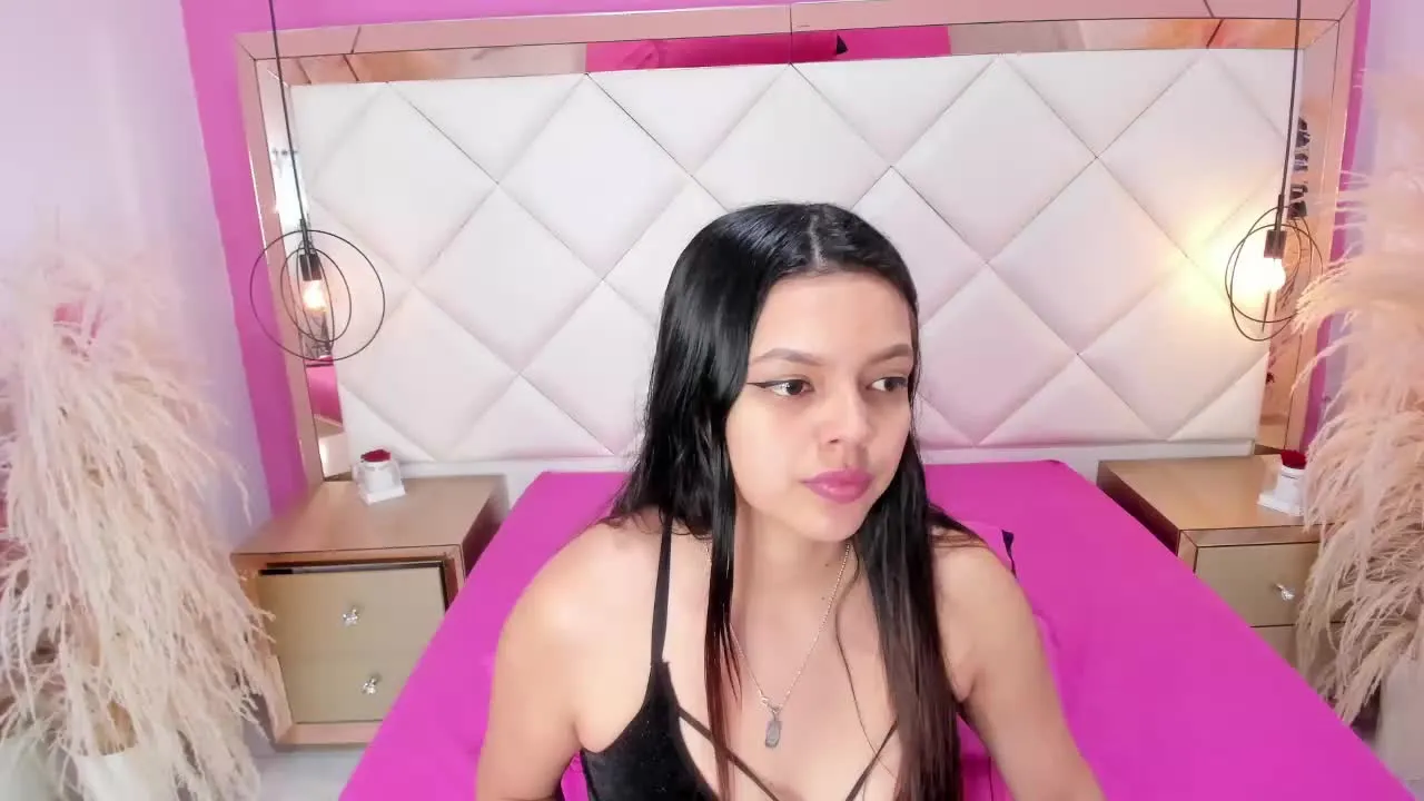 Offline LucianaCollins on Streamray