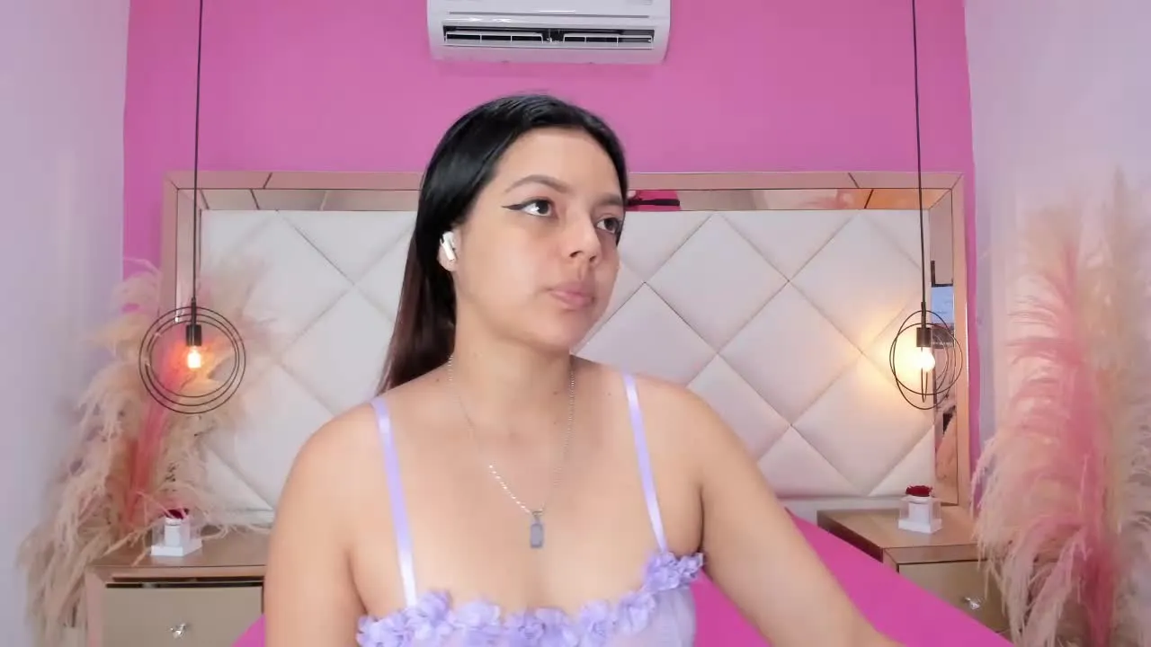 Offline LucianaCollins on Streamray