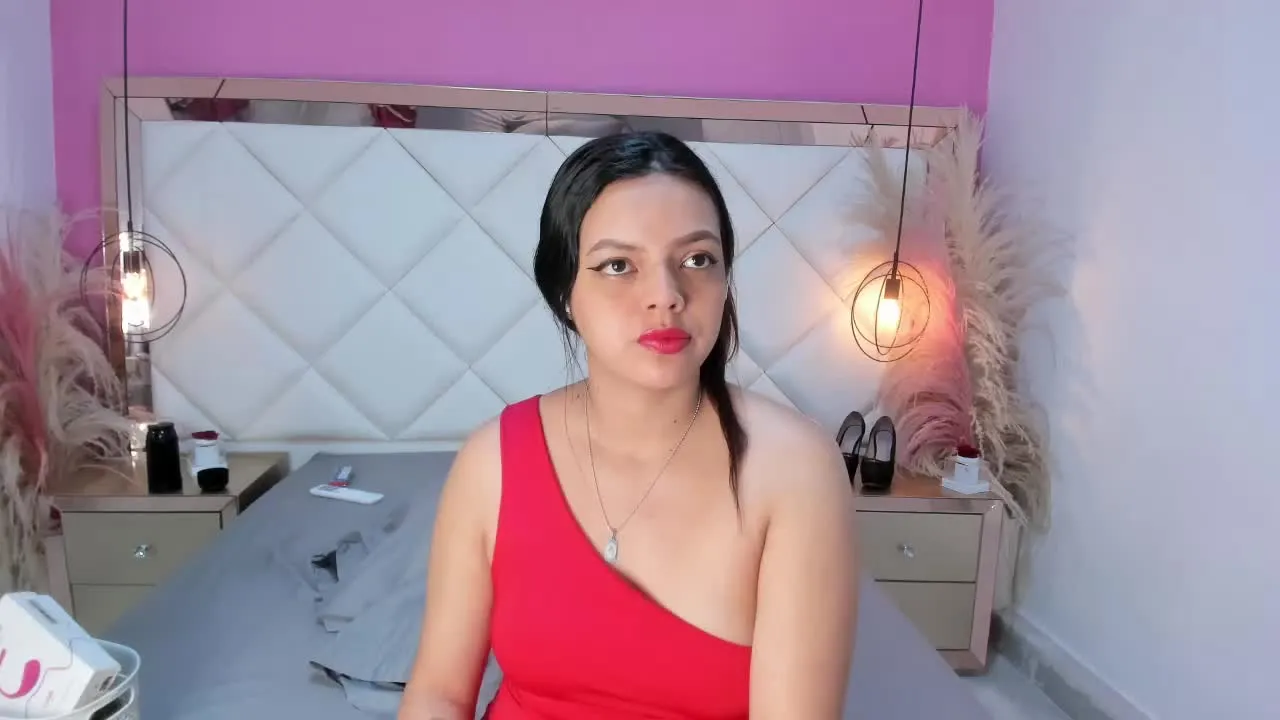 Offline LucianaCollins on Streamray