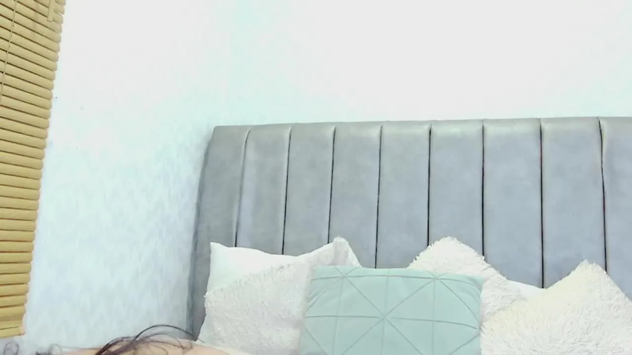 Offline LucianaJackman on Streamray