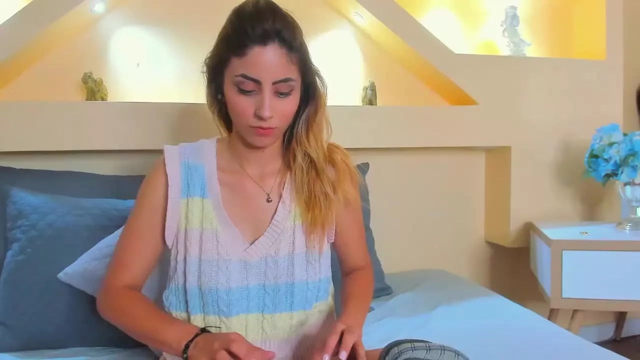 Offline LucieBrown on Streamray