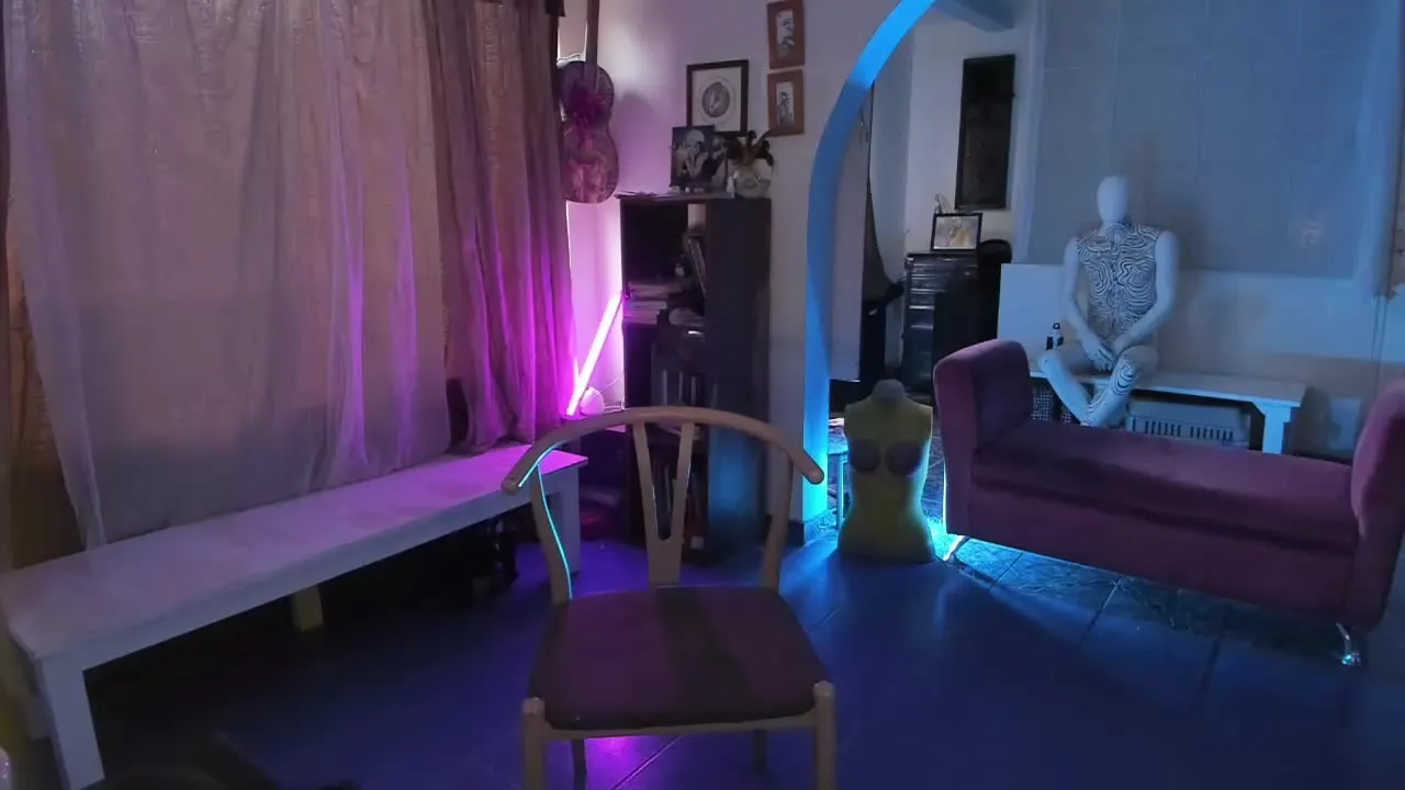 Offline LucyKlumm on Streamray