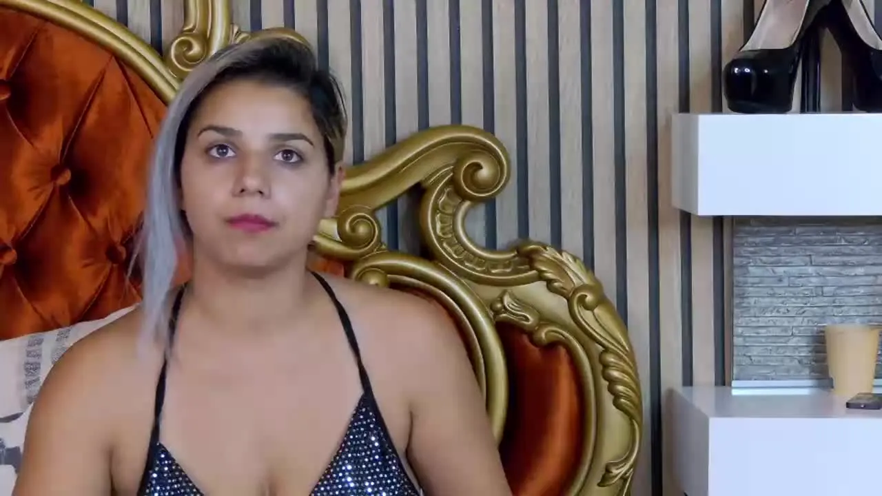 Offline MadisonCharm on Streamray