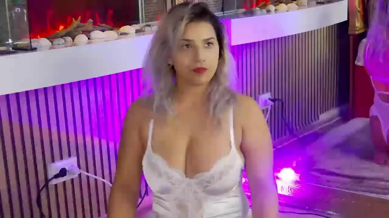 Offline MadisonCharm on Streamray