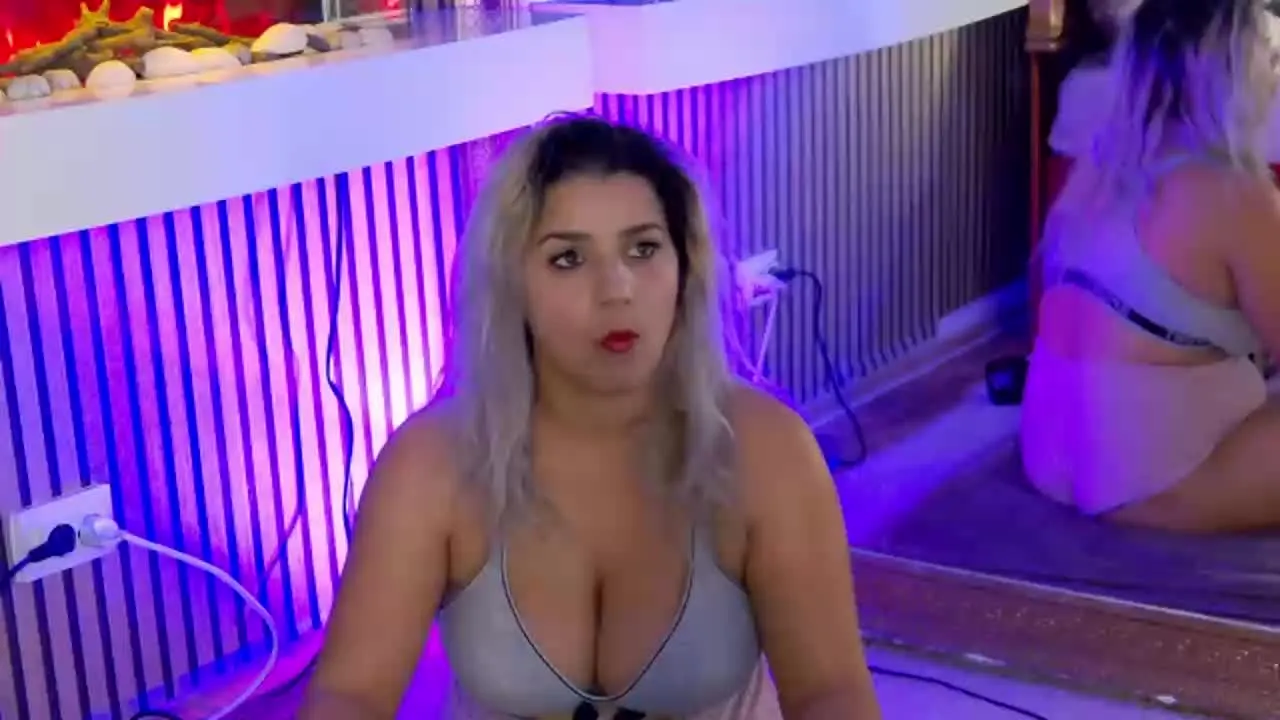 Offline MadisonCharm on Streamray