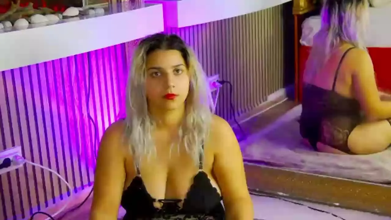 Offline MadisonCharm on Streamray