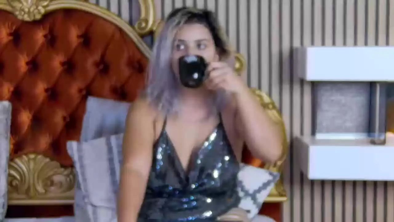 Offline MadisonCharm on Streamray