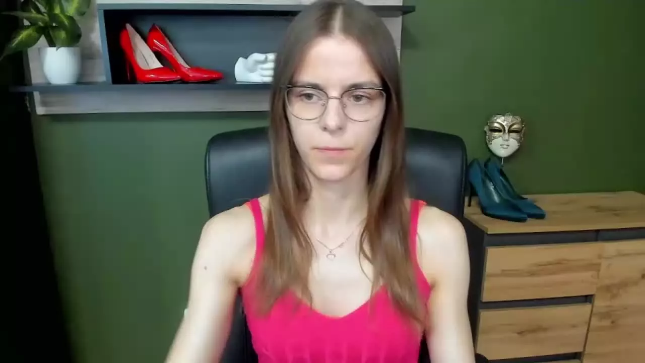 Offline MegiLove on Streamray