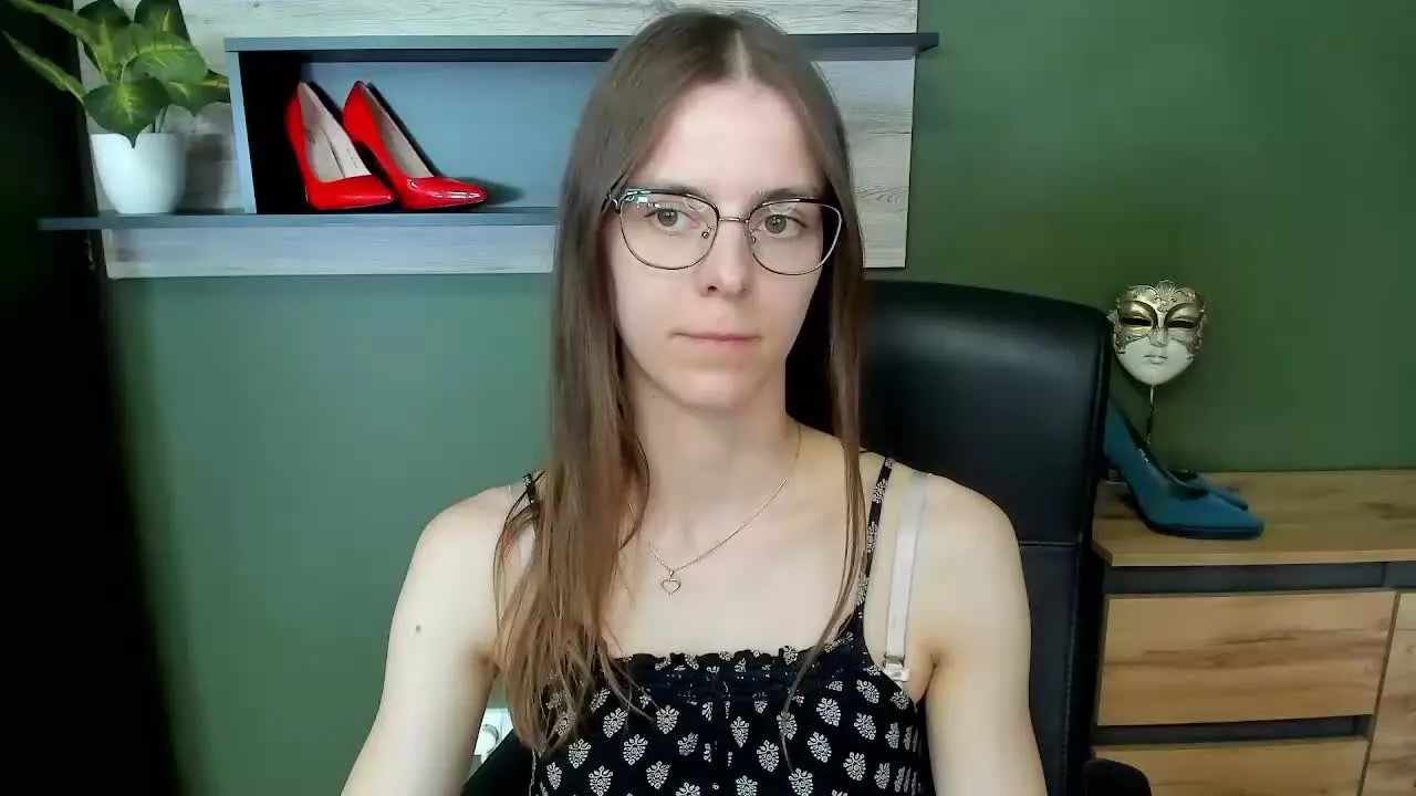 Offline MegiLove on Streamray