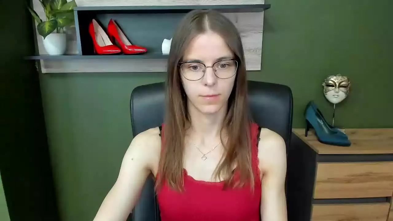 Offline MegiLove on Streamray