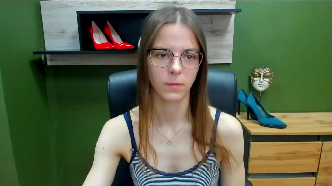 Offline MegiLove on Streamray