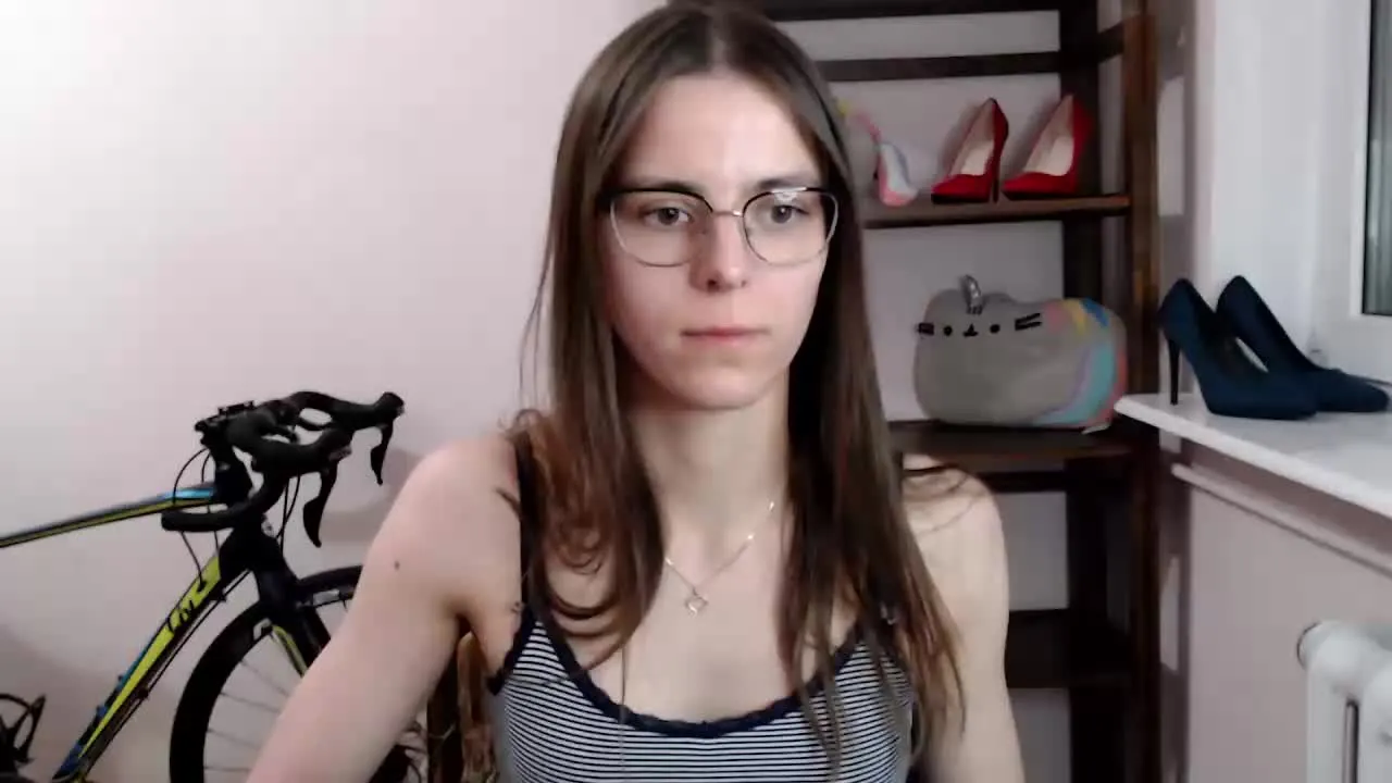 Offline MegiLove on Streamray