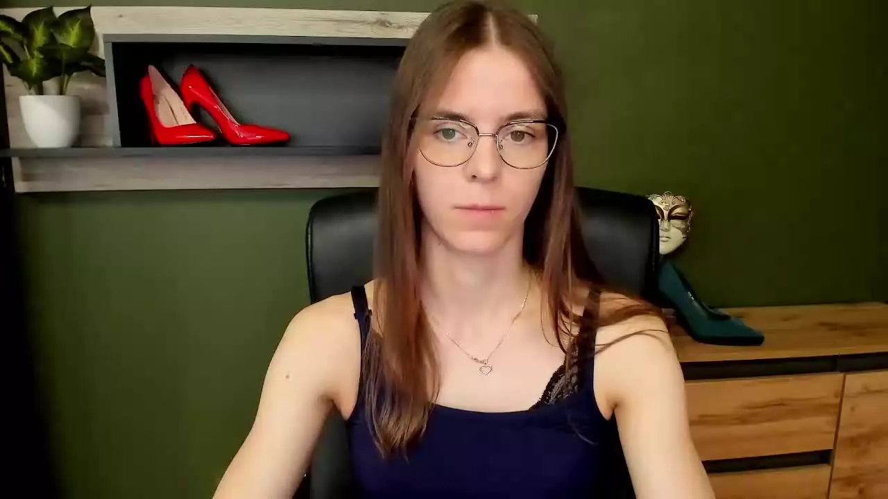 Offline MegiLove on Streamray