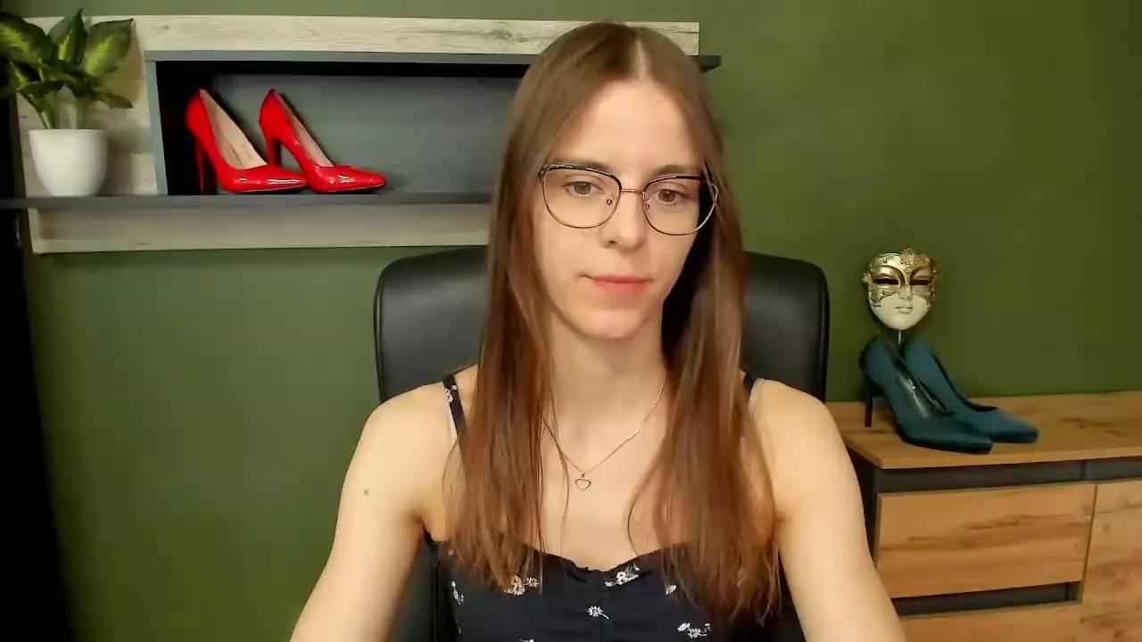 Offline MegiLove on Streamray