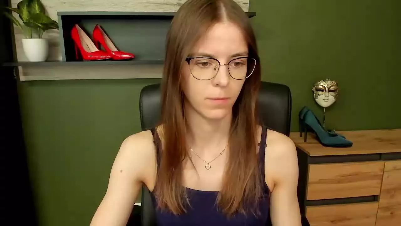 Offline MegiLove on Streamray