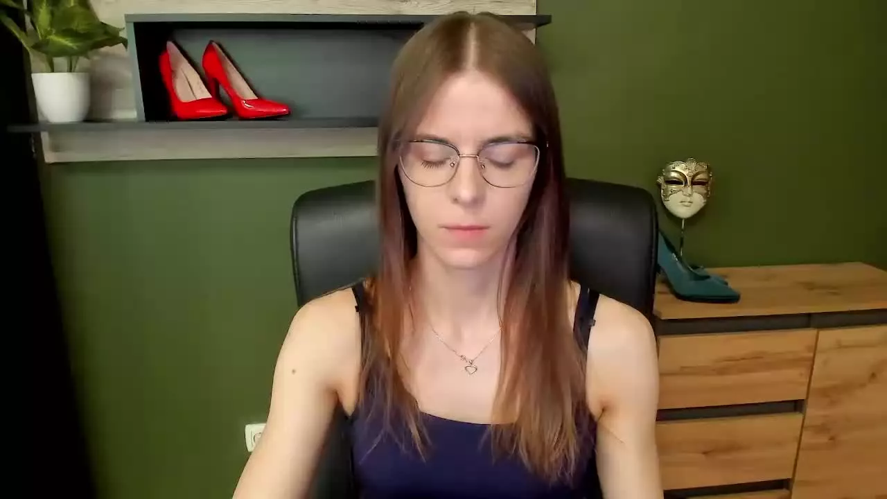 Offline MegiLove on Streamray