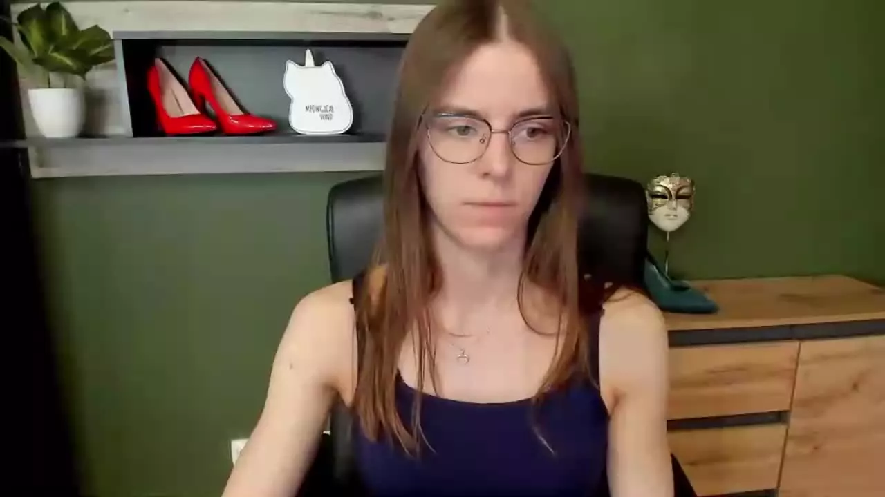 Offline MegiLove on Streamray