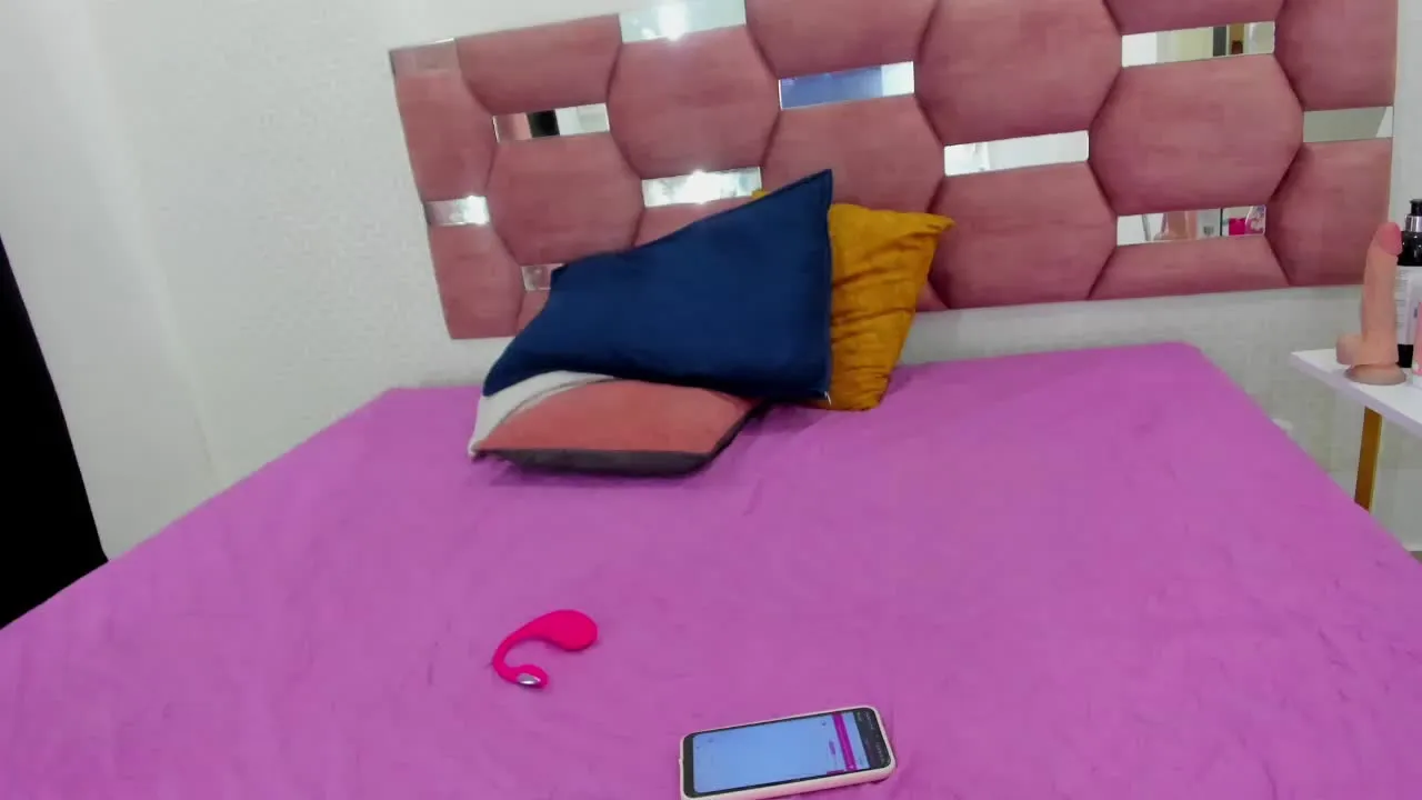 Offline MiiaSmith on Streamray