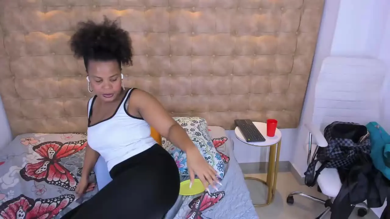 Offline MiiaSmith on Streamray